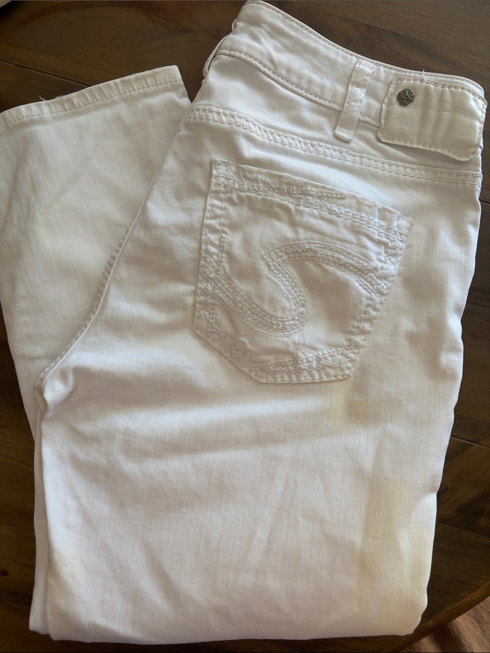 Silver Jeans Women’s Capri Jeans in White